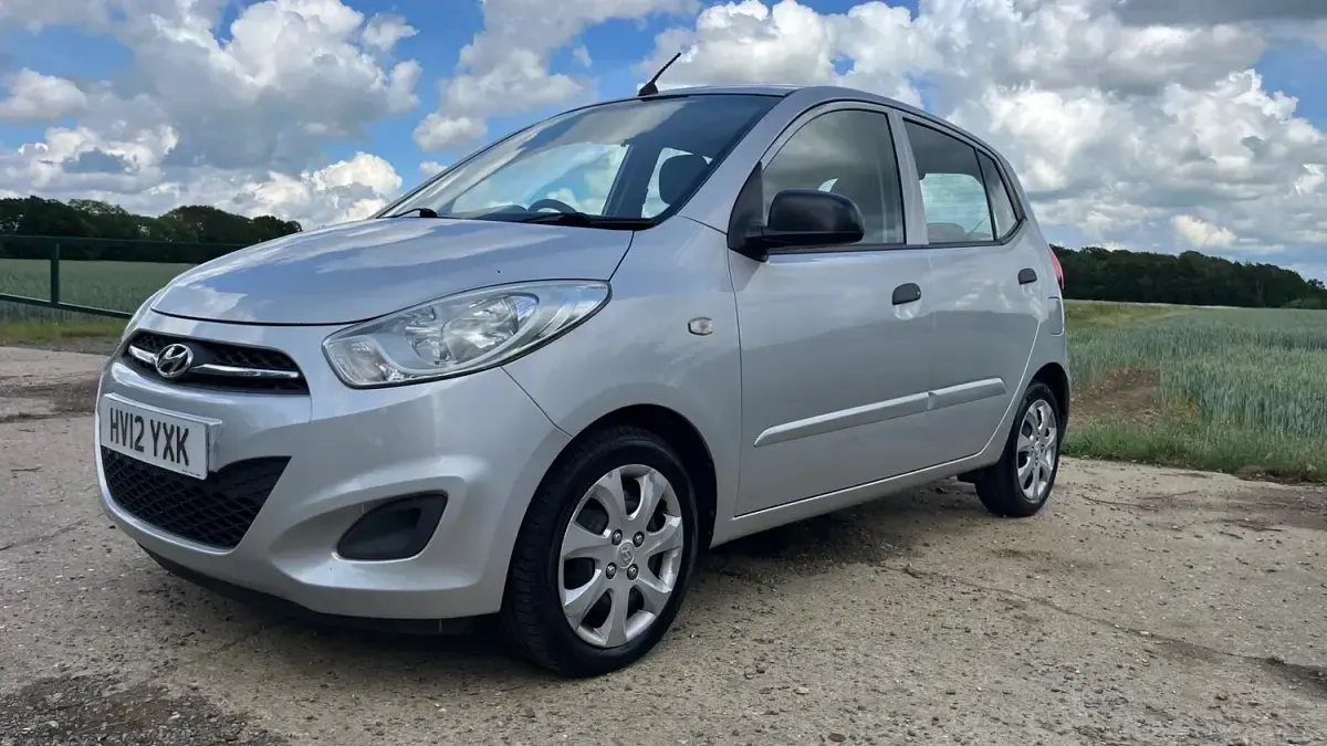 Used Hyundai i10 Classic 86 HP (63 kW) 2012 Silver Hatchback