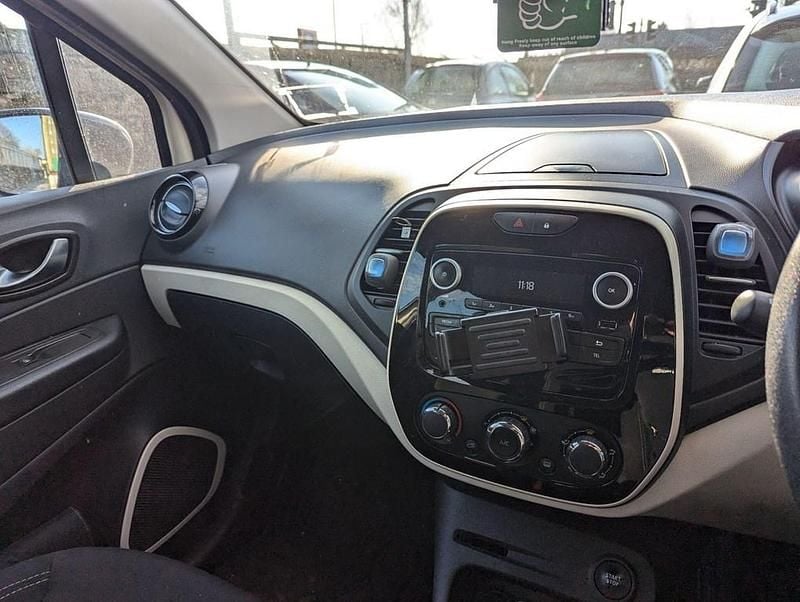 Usado Renault Captur Play 90 HP (66 kW) 2018 Branco SUV