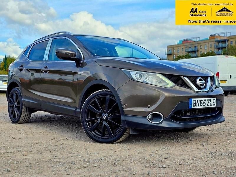 Beige Used 2015 Nissan Qashqai Tekna SUV | £8,388 (Fair price) - Image 1/4