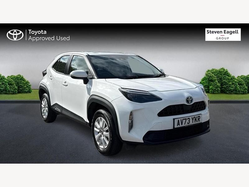 White Used 2023 Toyota Yaris Hybrid SUV | £20,937 (Good price) - Image 1/3