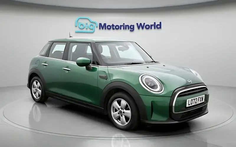 Używany Mini Cooper Classic 136 KM (100 kW) 2022 Zielony Hatchback