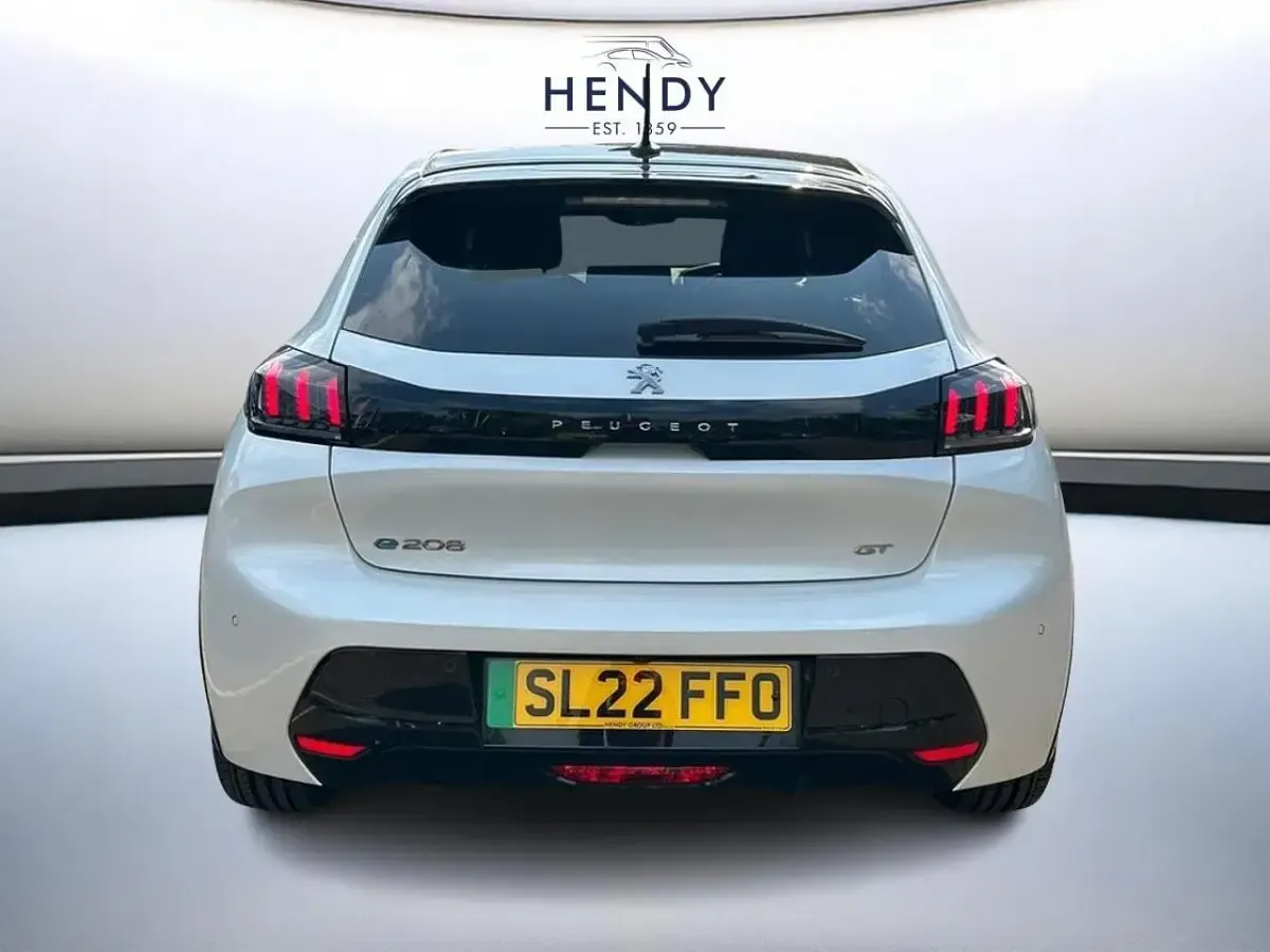 Second-hand Peugeot e-208 Premium 98 kW (134 CP) 2022 Alb Hatchback