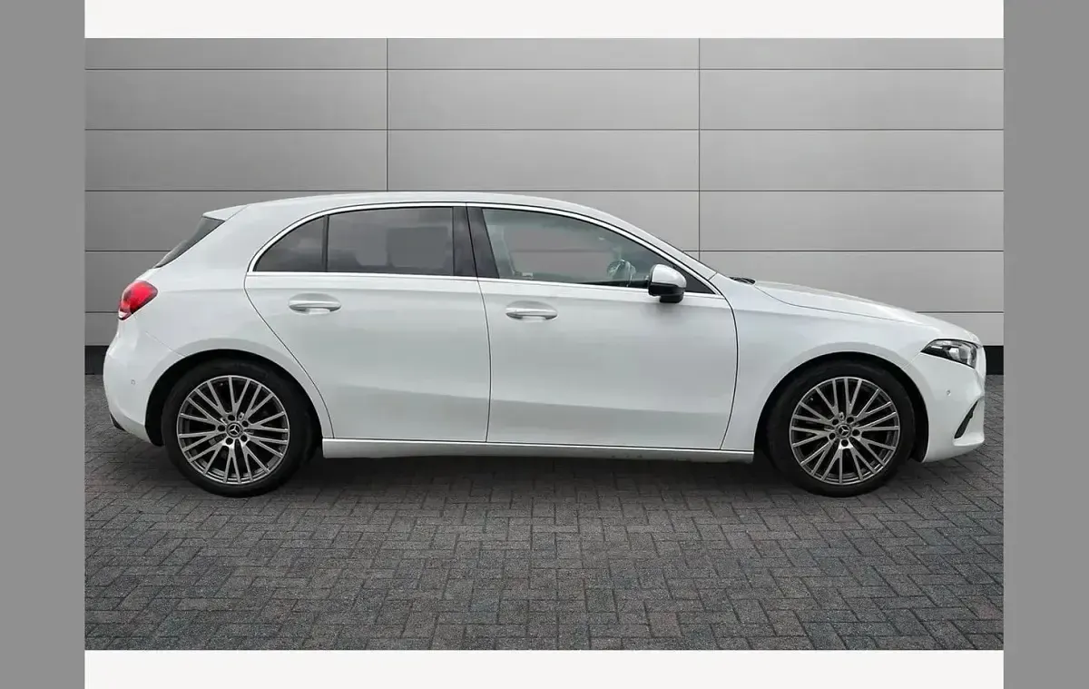 Used Mercedes A180 Executive 136 HP (100 kW) 2023 White Hatchback