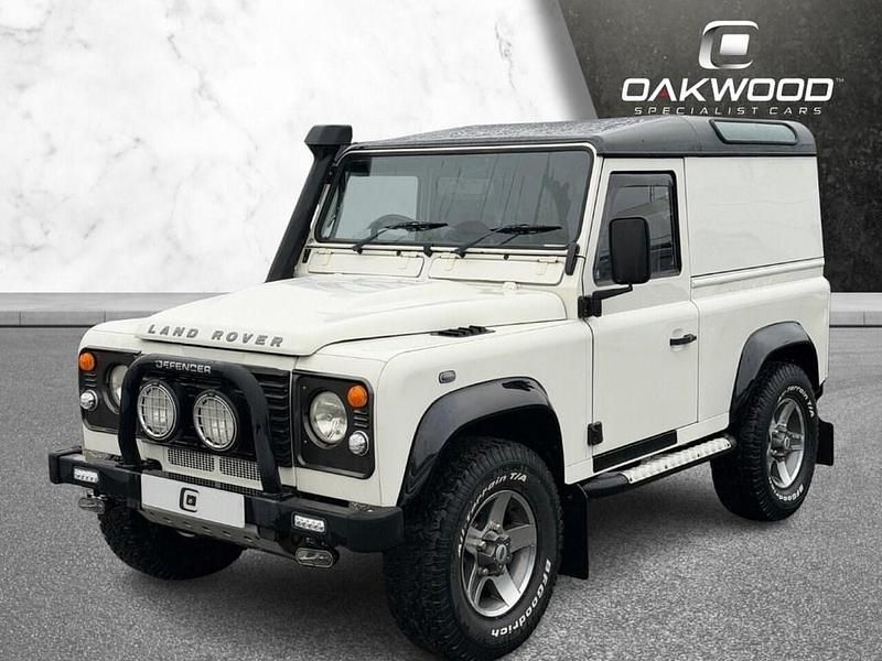 Used Land Rover Defender 120 HP (88 kW) 2006 White Hatchback
