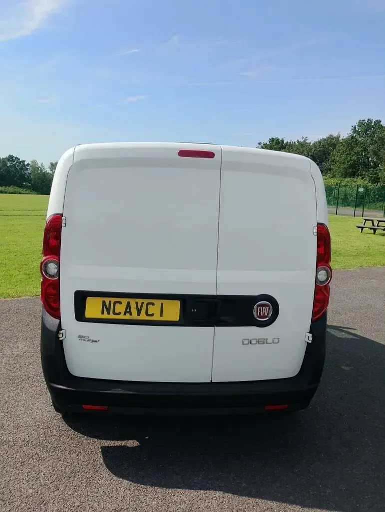 Used Fiat Doblò 90 HP (66 kW) 2015 White MPV