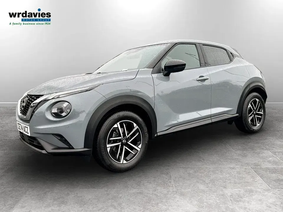 Begagnad Nissan Juke N-Connecta 2024 Grå SUV