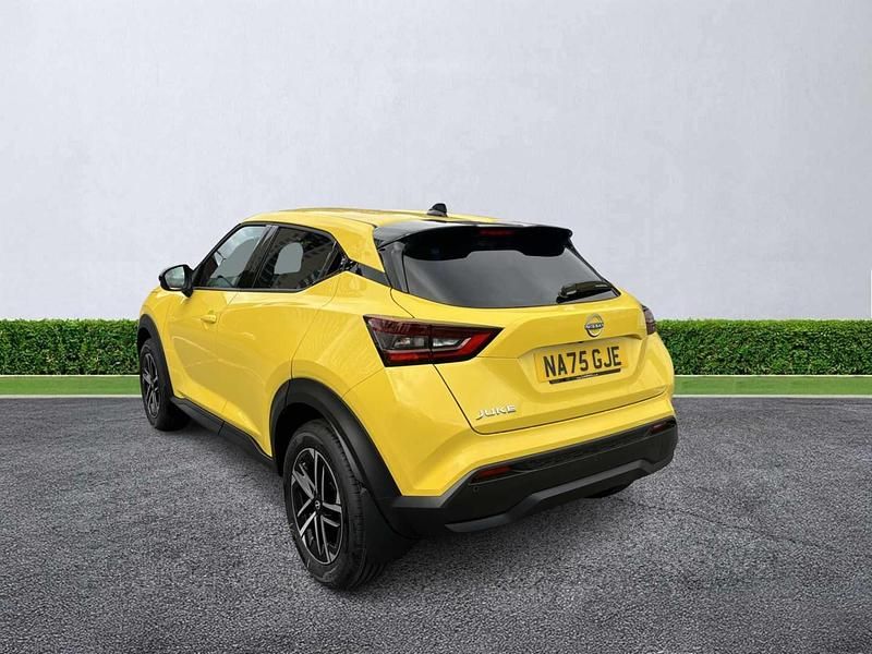 Used Nissan Juke N-Connecta 114 HP (83 kW) 2025 Yellow SUV