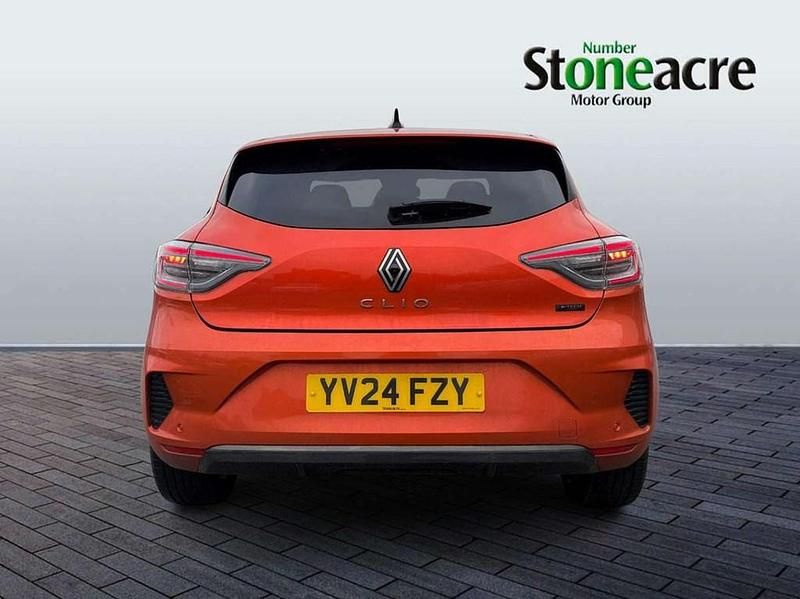 Used Renault Clio V Techno 140 HP (102 kW) 2024 Orange Hatchback