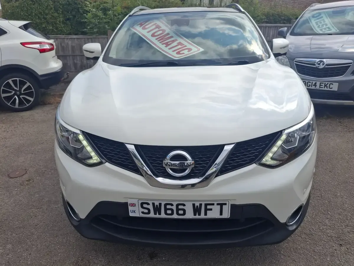 Used Nissan Qashqai Tekna 130 HP (95 kW) 2016 White SUV
