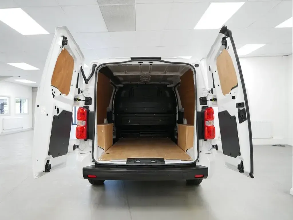 Used Vauxhall Vivaro Edition 100 HP (73 kW) 2023 White MPV