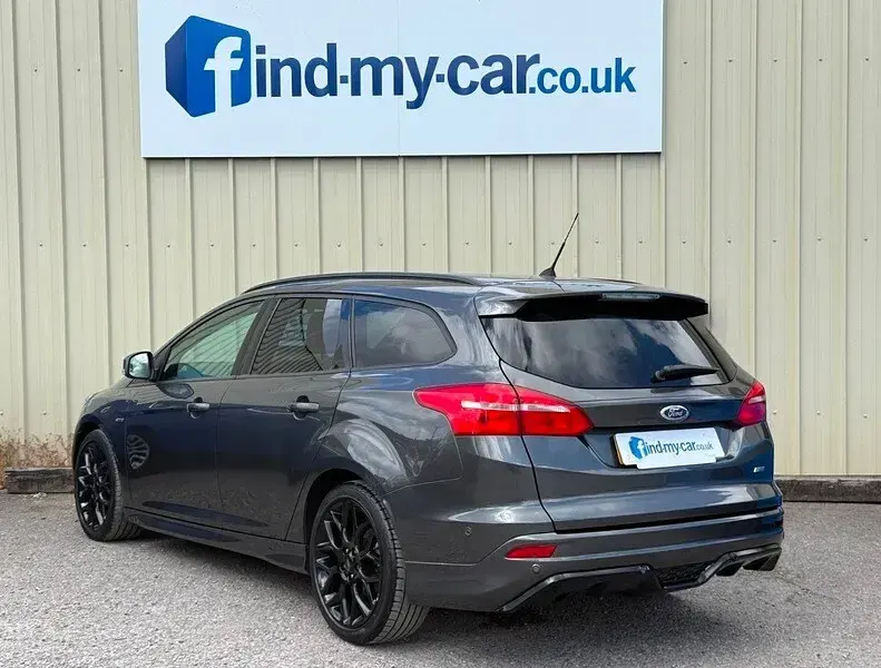 Used Ford Focus ST-Line 120 HP (88 kW) 2017 Grey Estate