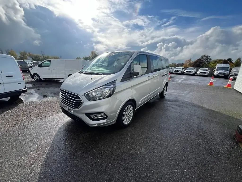 Usado Ford Tourneo Custom Titanium 2022 Prateado Van