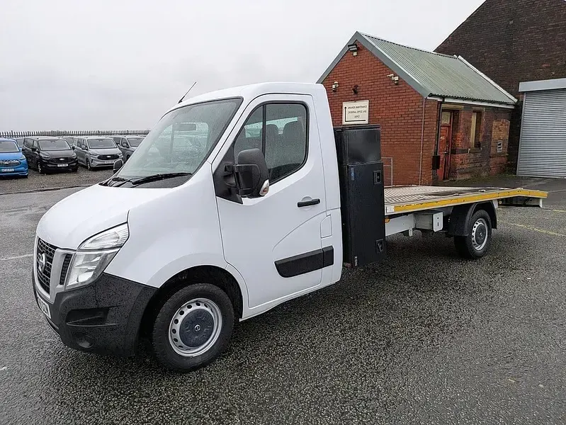 Used Nissan NV400 SE 130 HP (95 kW) 2019 White Van