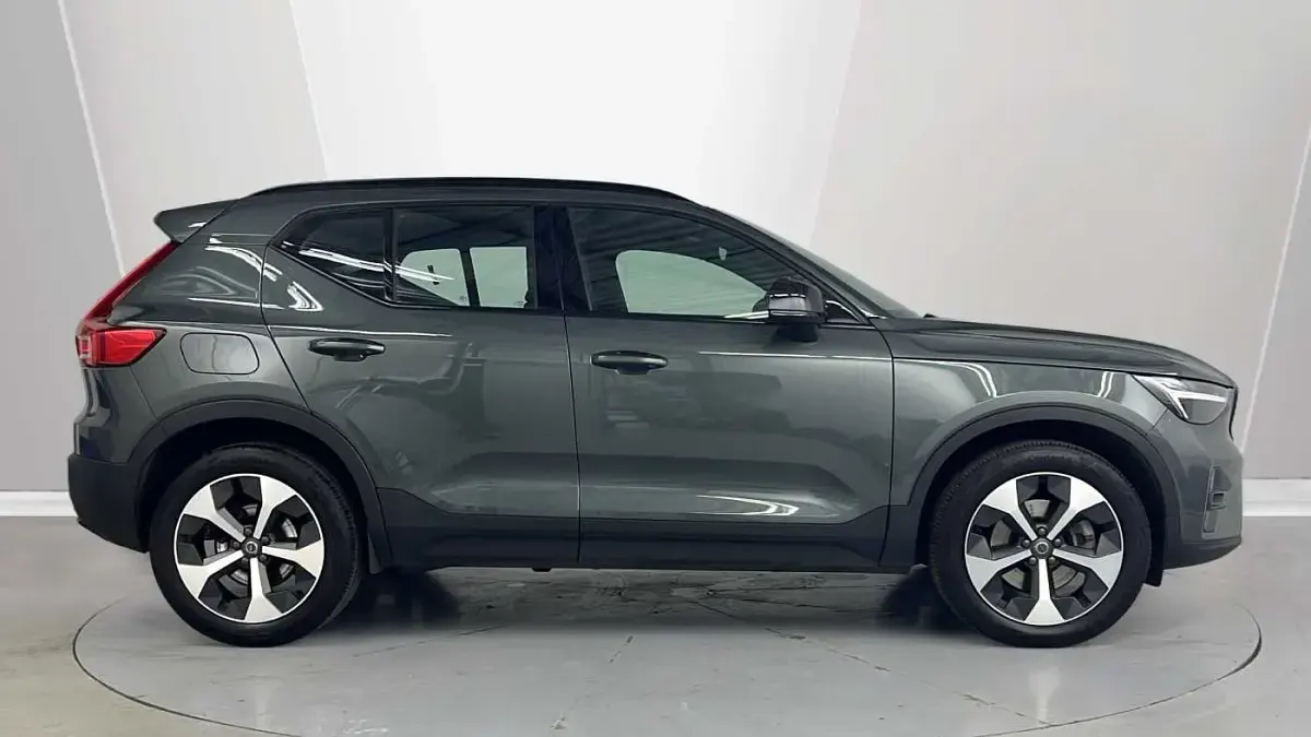 Used Volvo XC40 Plus 194 HP (142 kW) 2025 Green SUV