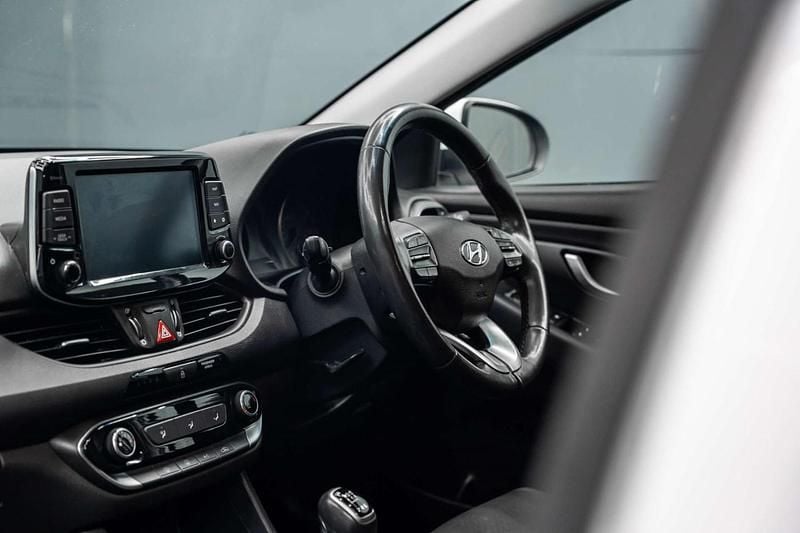 Used Hyundai i30 SE 2020 White Hatchback