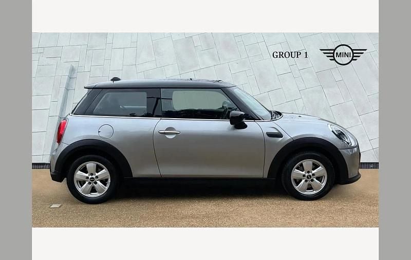 Usado Mini Cooper Classic 136 CV (100 kW) 2023 Plateado Utilitario