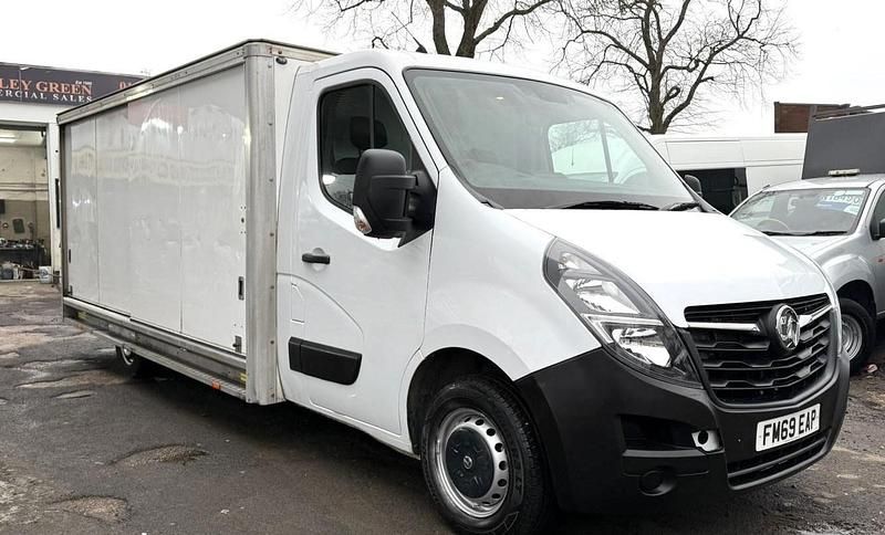 Used Vauxhall Movano 150 HP (110 kW) 2020 White MPV