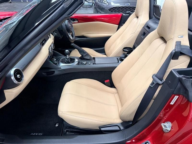 Used Mazda MX5 Inclusive 131 HP (96 kW) 2016 Red Cabriolet