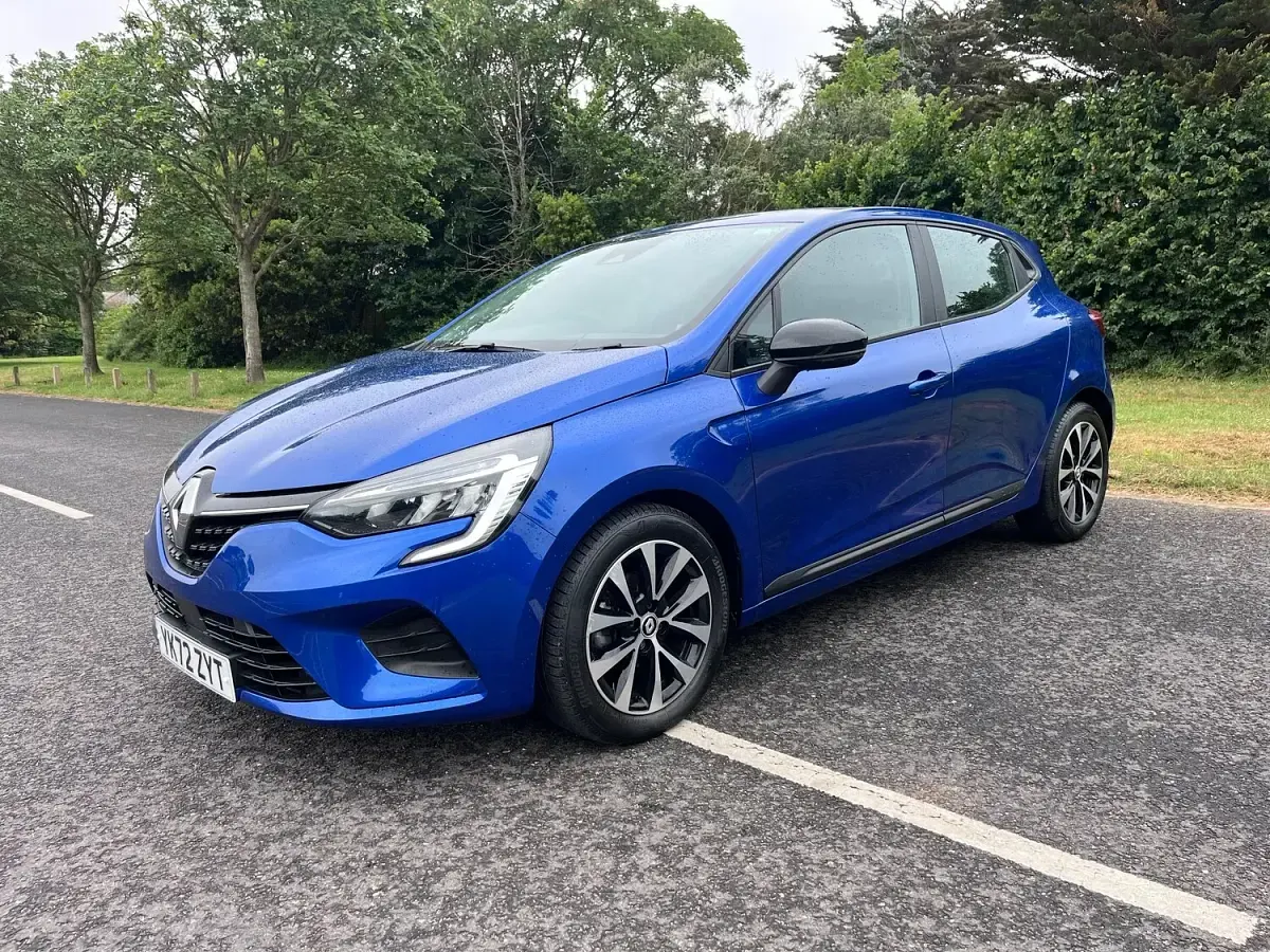 Used Renault Clio V Evolution 90 HP (66 kW) 2023 Blue Hatchback