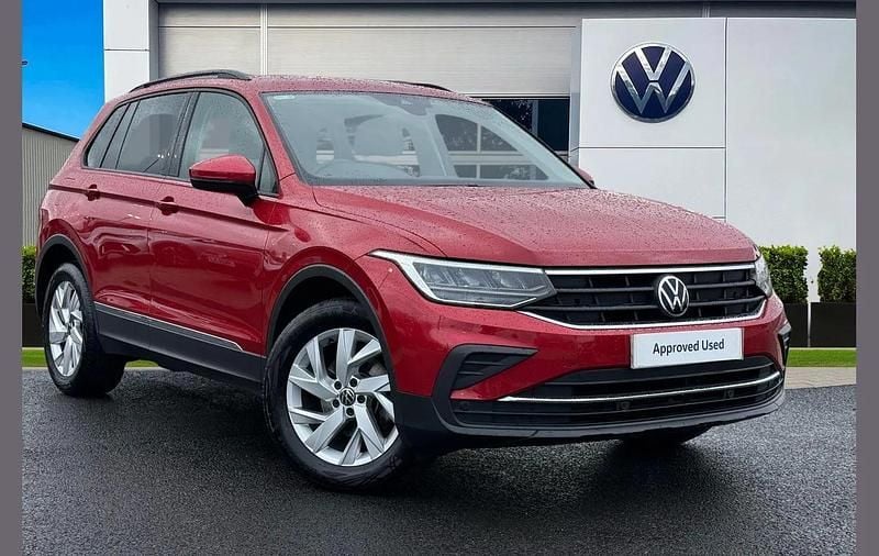Red Used 2022 VW Tiguan Life SUV | £16,290 (Good price) - Image 1/4