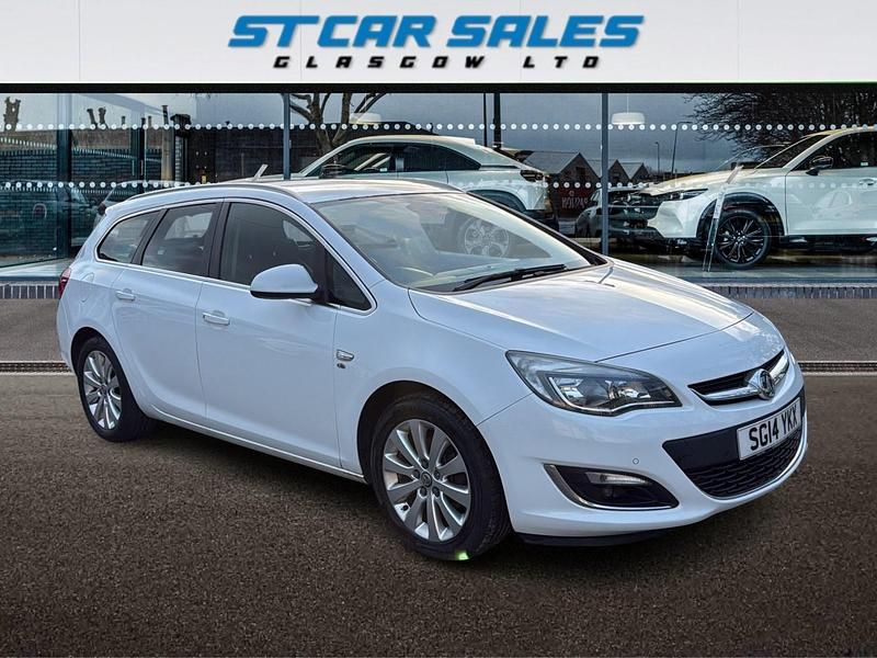Used Vauxhall Astra Elite 165 HP (121 kW) 2014 White Estate