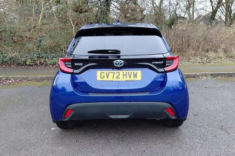 Used Toyota Yaris Hybrid Design 113 HP (83 kW) 2023 Blue Hatchback