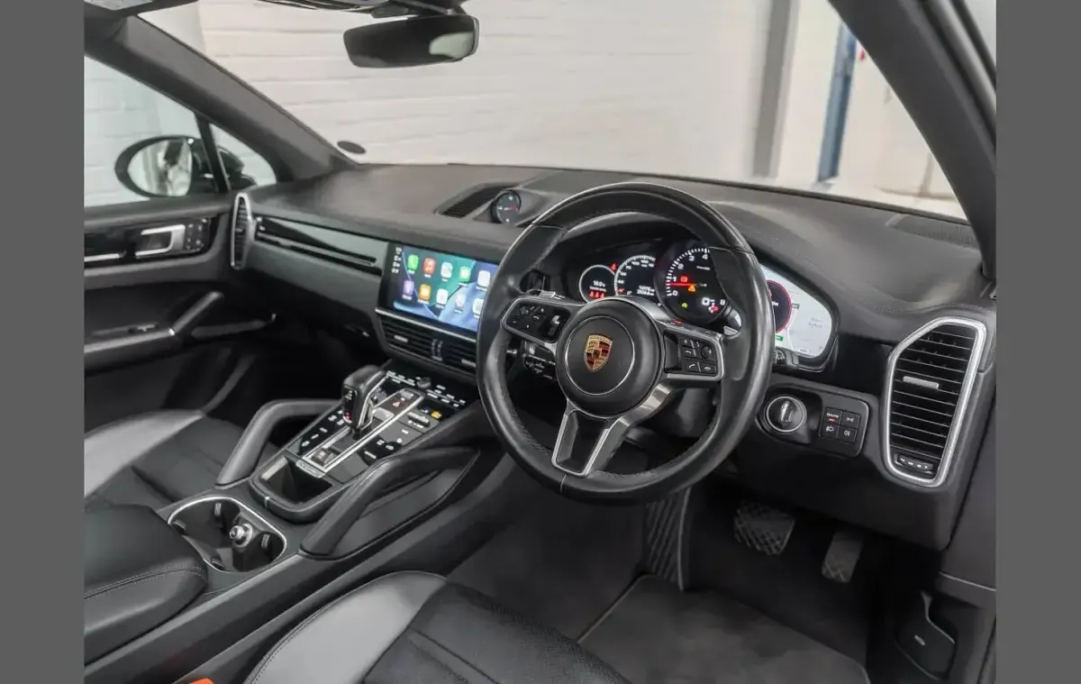 Used Porsche Cayenne Platinum Edition 334 HP (245 kW) 2022 Grey SUV