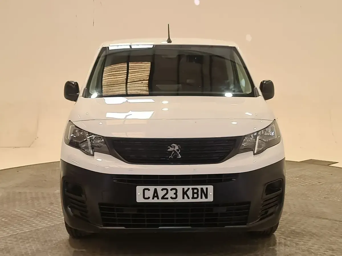 Usado Peugeot Partner Premium 100 HP (73 kW) 2023 Branco Monovolume