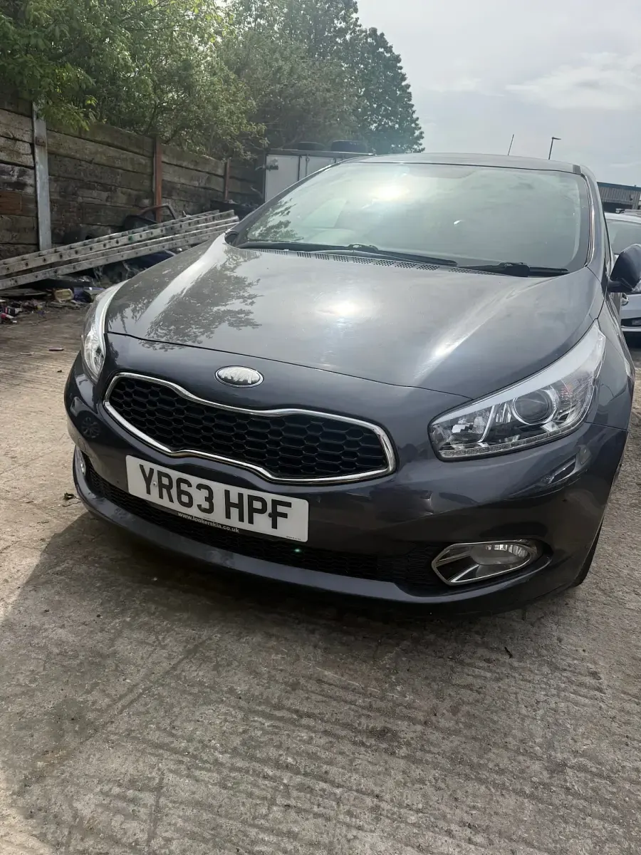 Used Kia Ceed 98 HP (72 kW) 2013 Silver Hatchback