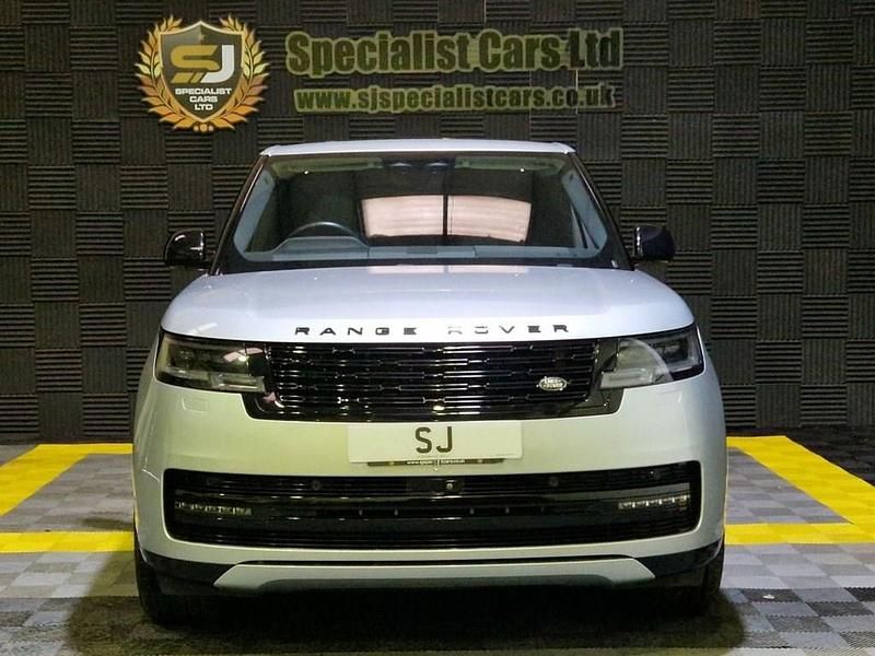 Used Land Rover Range Rover SE 300 HP (220 kW) 2023 Silver SUV