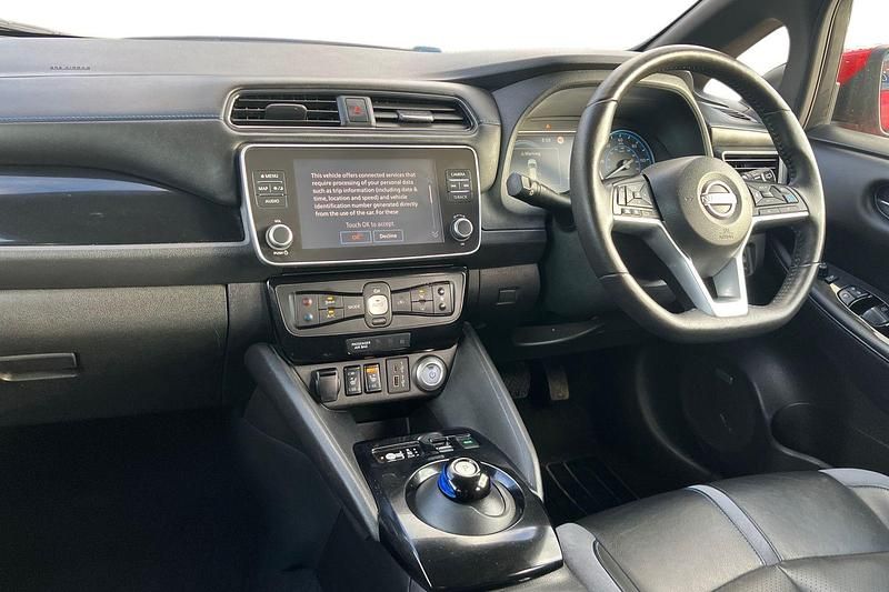 Used Nissan Leaf 360º 110 kW (150 HP) 2022 Red Hatchback