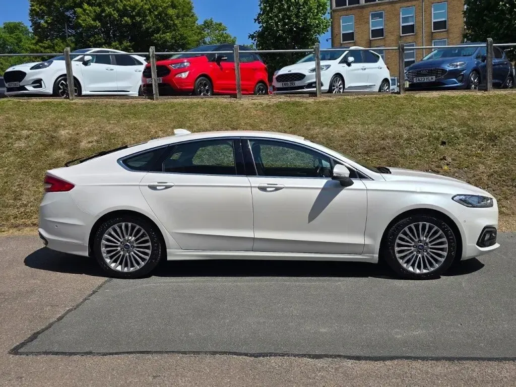 Used Ford Mondeo Titanium 2021 White Hatchback