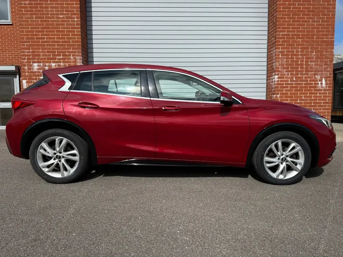 Used Infiniti Q30 109 HP (80 kW) 2017 Red Hatchback