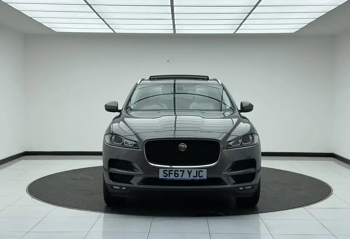Used Jaguar F-Pace Portfolio 180 HP (132 kW) 2017 Grey SUV