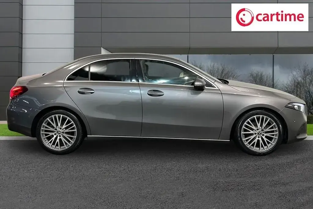 Gebraucht Mercedes A200 Executive 163 PS (119 kW) 2022 Grau Limousine