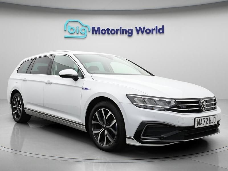 White Used 2022 VW Passat GTE Estate | £18,700 (Fair price) - Image 1/4