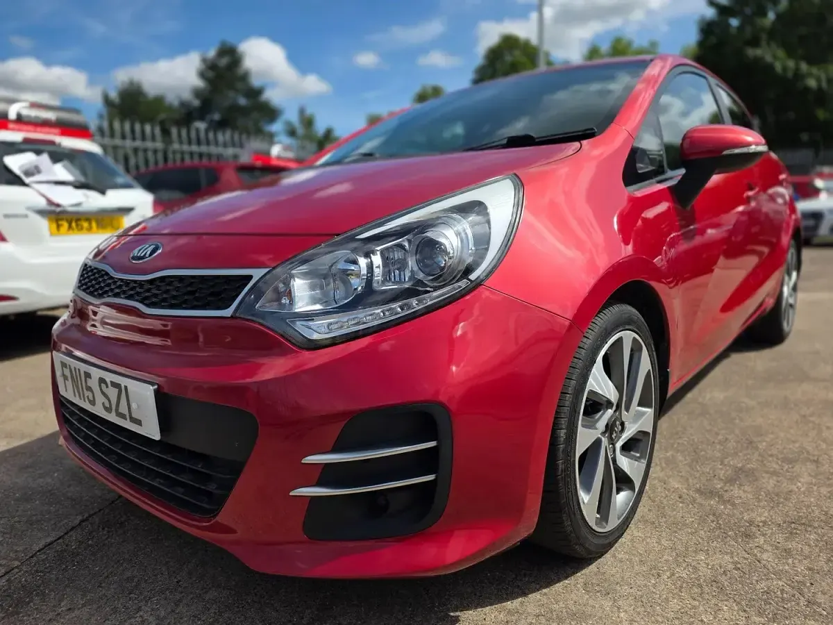 Used Kia Rio 109 HP (80 kW) 2015 Red Hatchback