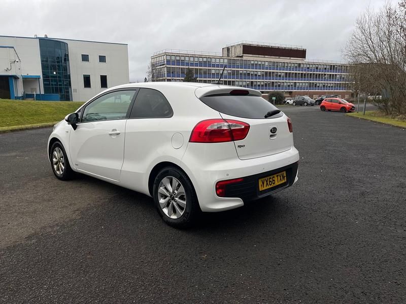 Used Kia Rio 2016 White Hatchback