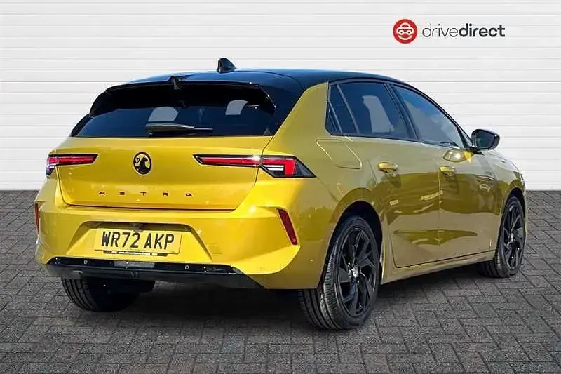 Second-hand Vauxhall Astra GS Line 130 CP (95 kW) 2022 Galben Hatchback