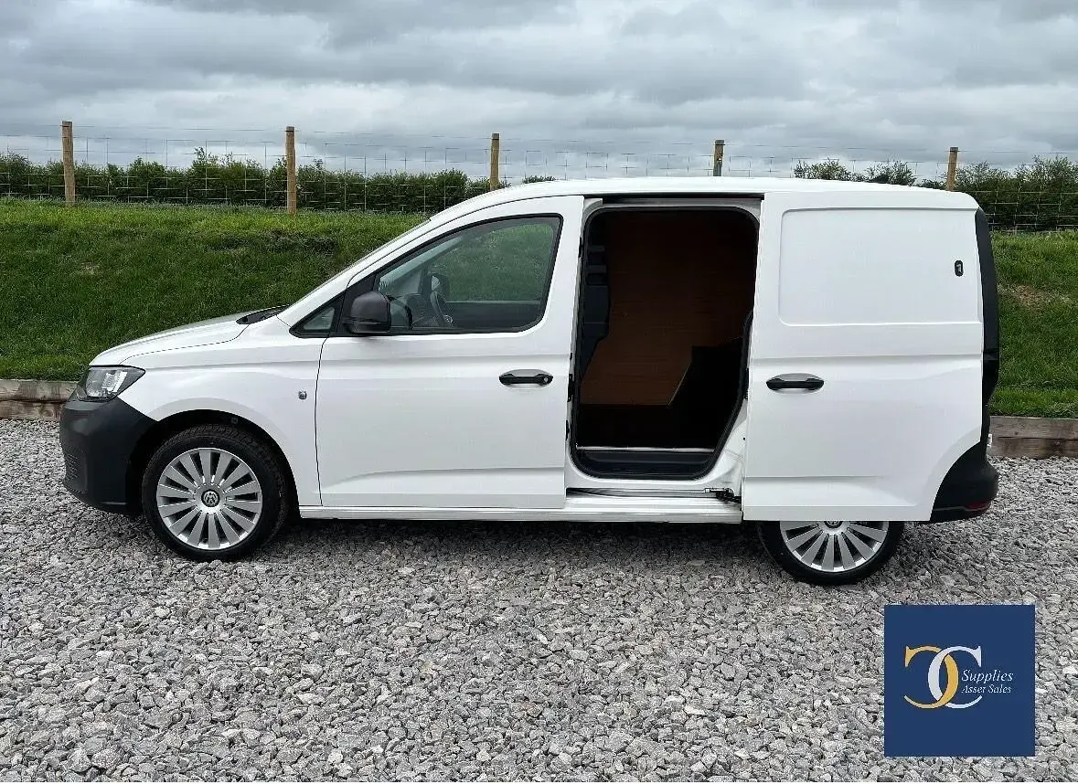 Używany VW Caddy S 122 KM (89 kW) 2022 Biały Minivan