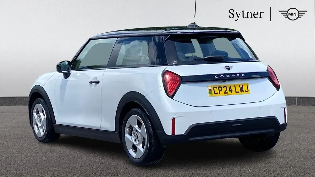 Usado Mini Cooper Hatch 154 CV (113 kW) 2024 Blanco Utilitario
