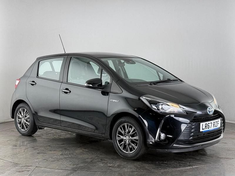 Black Used 2017 Toyota Yaris Hybrid Hatchback | £10,950 (Fair price) - Image 1/4