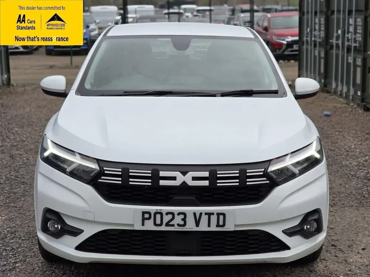 Used Dacia Sandero Expression 90 HP (66 kW) 2023 White Hatchback