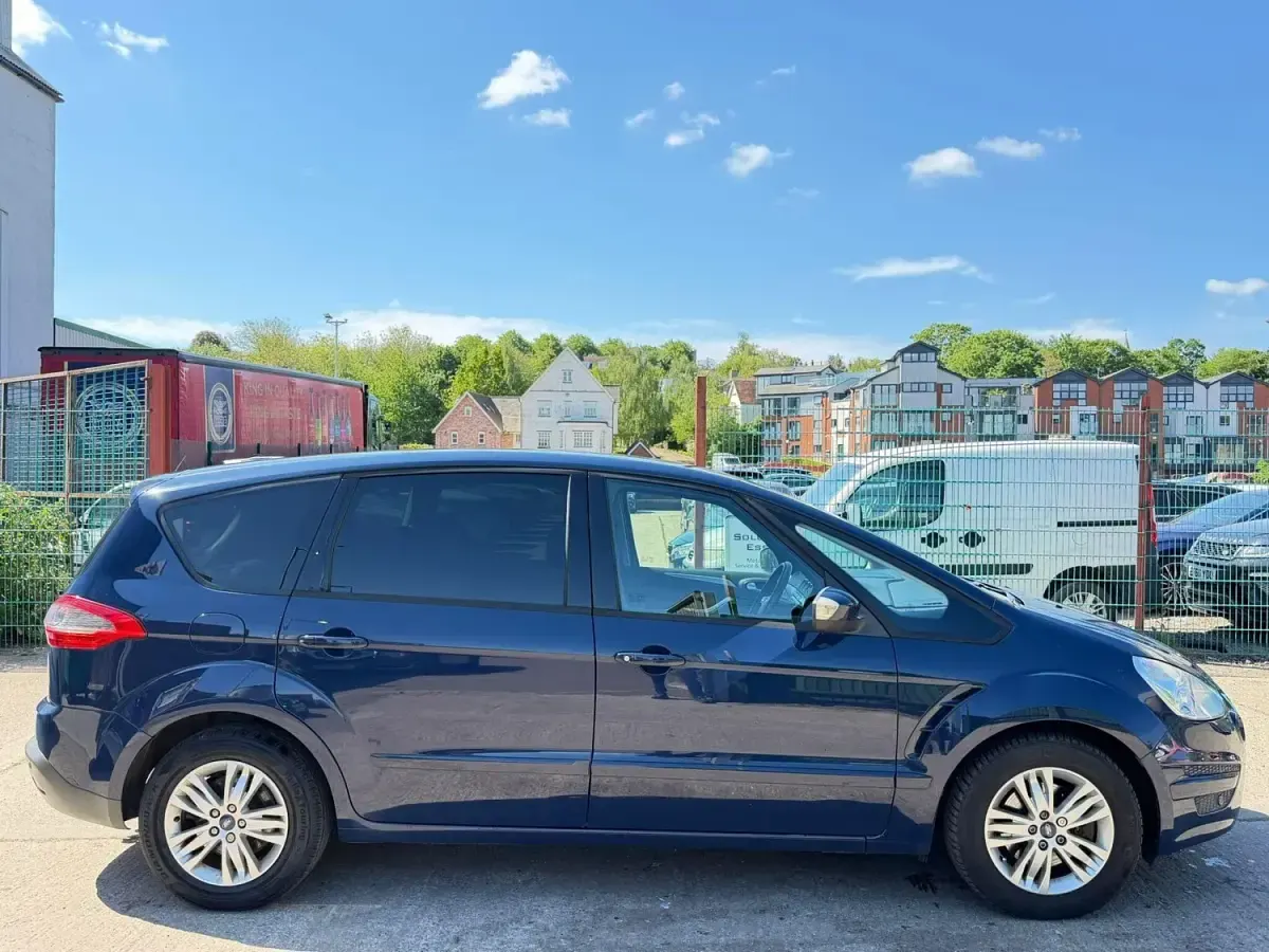Used Ford S-MAX Zetec 140 HP (102 kW) 2013 Blue MPV