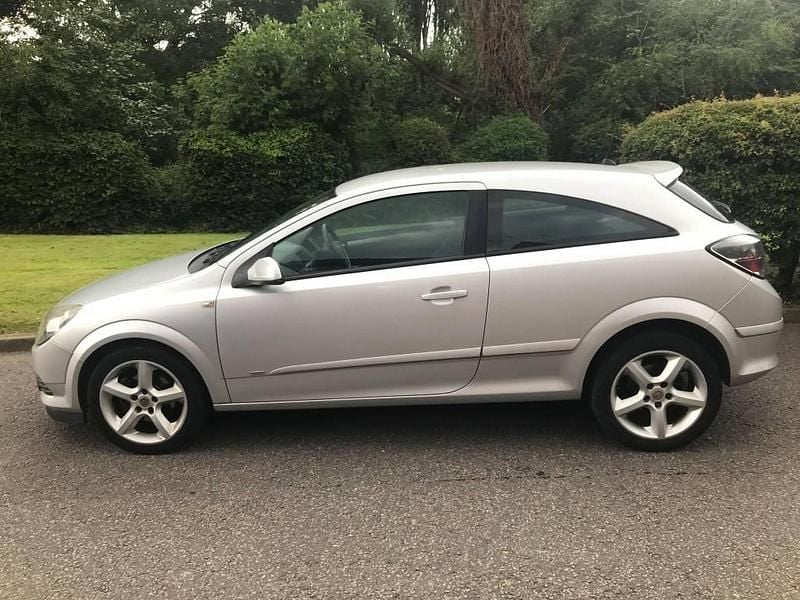 Second-hand Vauxhall Astra Sport 101 CP (74 kW) 2007 Argintiu Hatchback