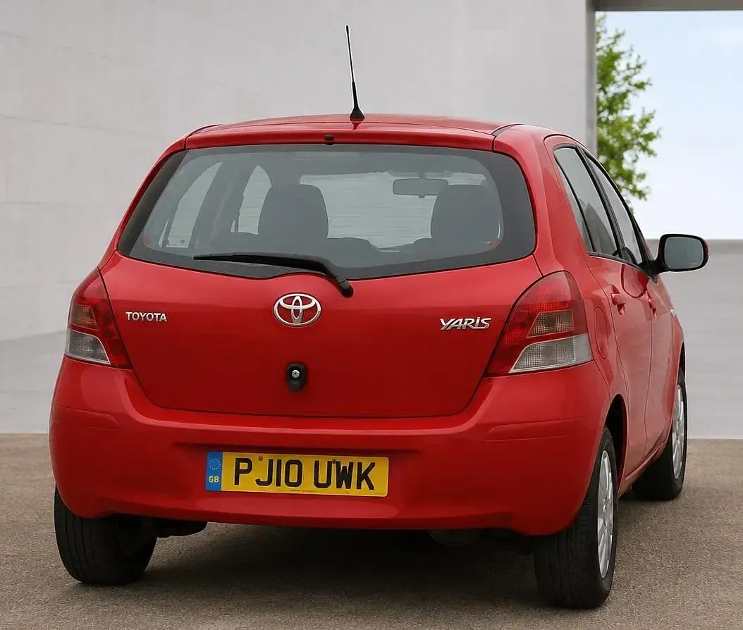 Used Toyota Yaris 87 HP (63 kW) 2010 Red Hatchback