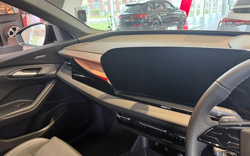 New Audi e-tron S-Line 225 kW (306 HP) 2025 SUV