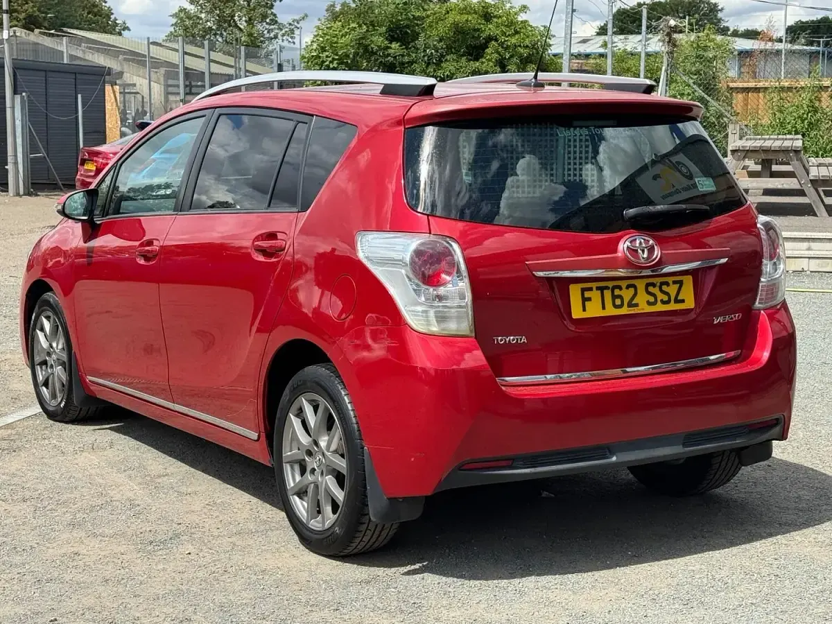 Used Toyota Verso 2013 Red MPV