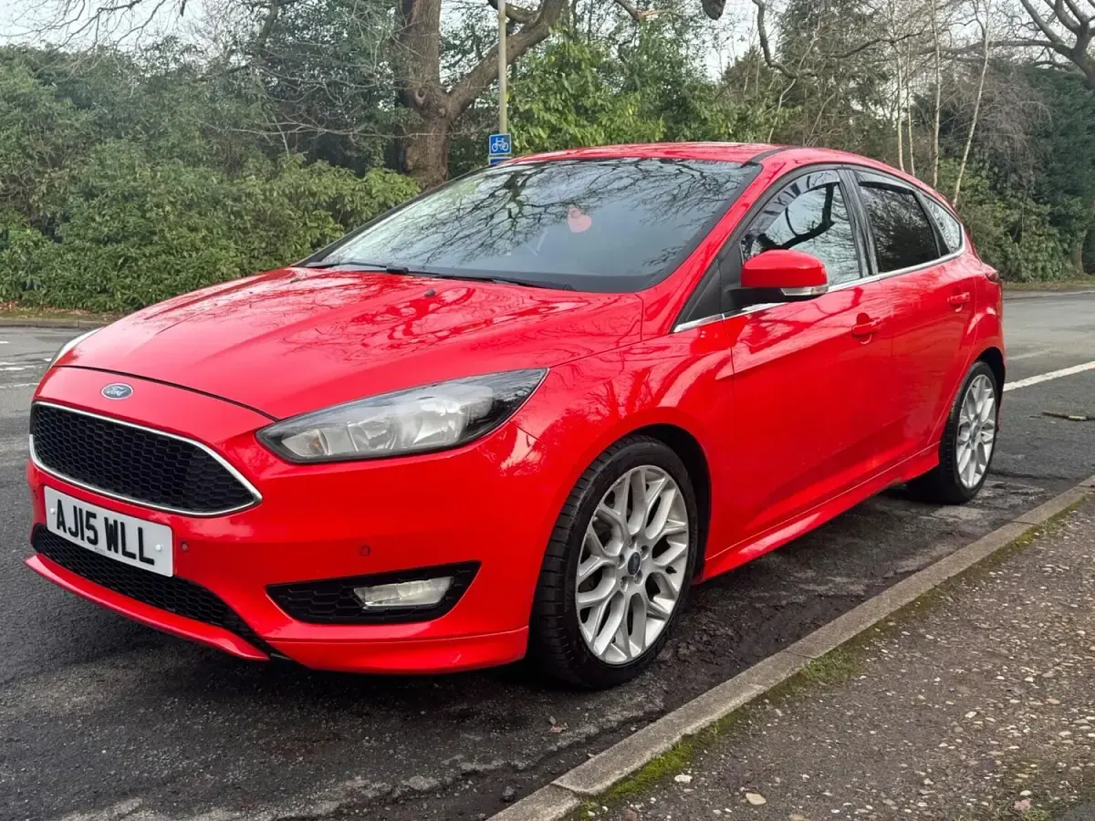 Used Ford Focus Zetec 125 HP (91 kW) 2015 Red Hatchback