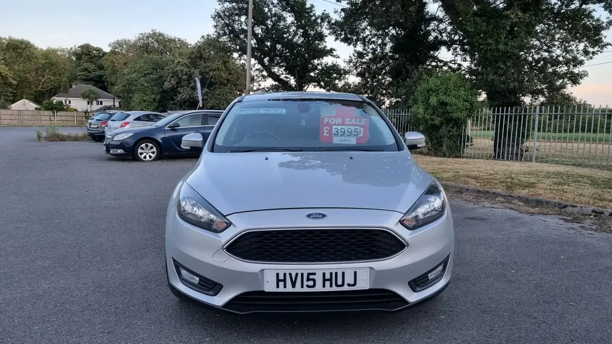 Used Ford Focus Zetec 125 HP (91 kW) 2015 Silver Hatchback